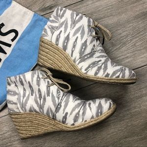 Toms wedge booties